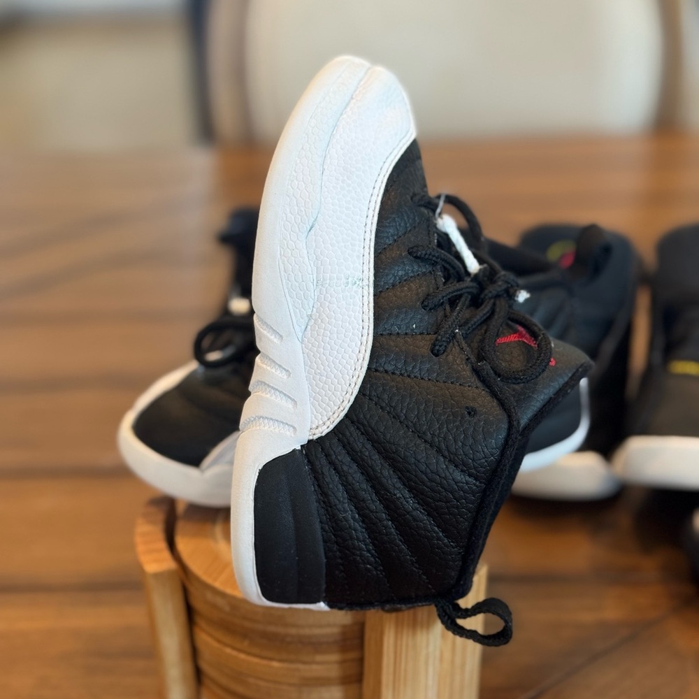 Jordan 12 Playoffs Little Kid - Picture 2 of 3